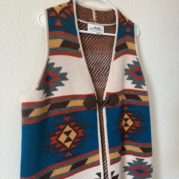 Colorful Geometric Patterned Vest - Picture 4 of 6
